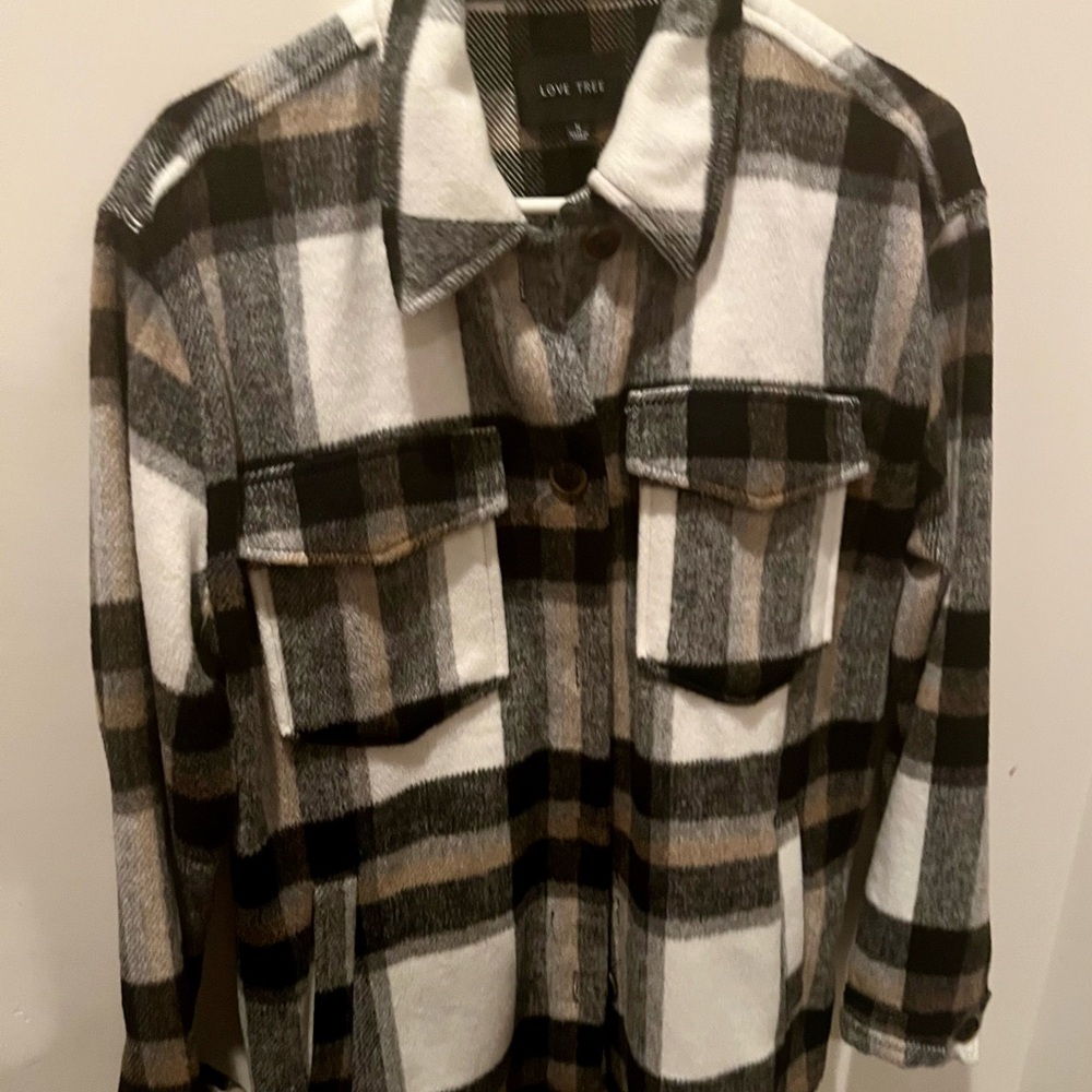 Love Tree Women’s Checkered Shirt Jacket - Black, White, Tan